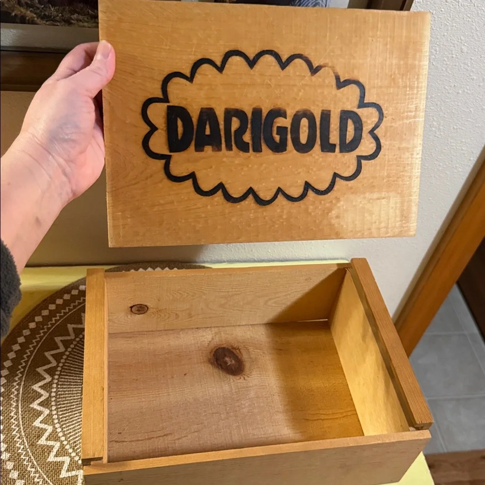 Darigold Wooden Crate